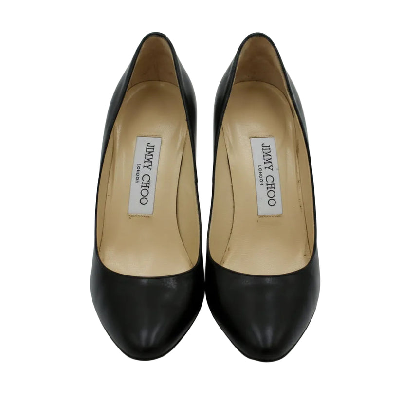 Jimmy Choo pumps i sort læder, set ovenfra